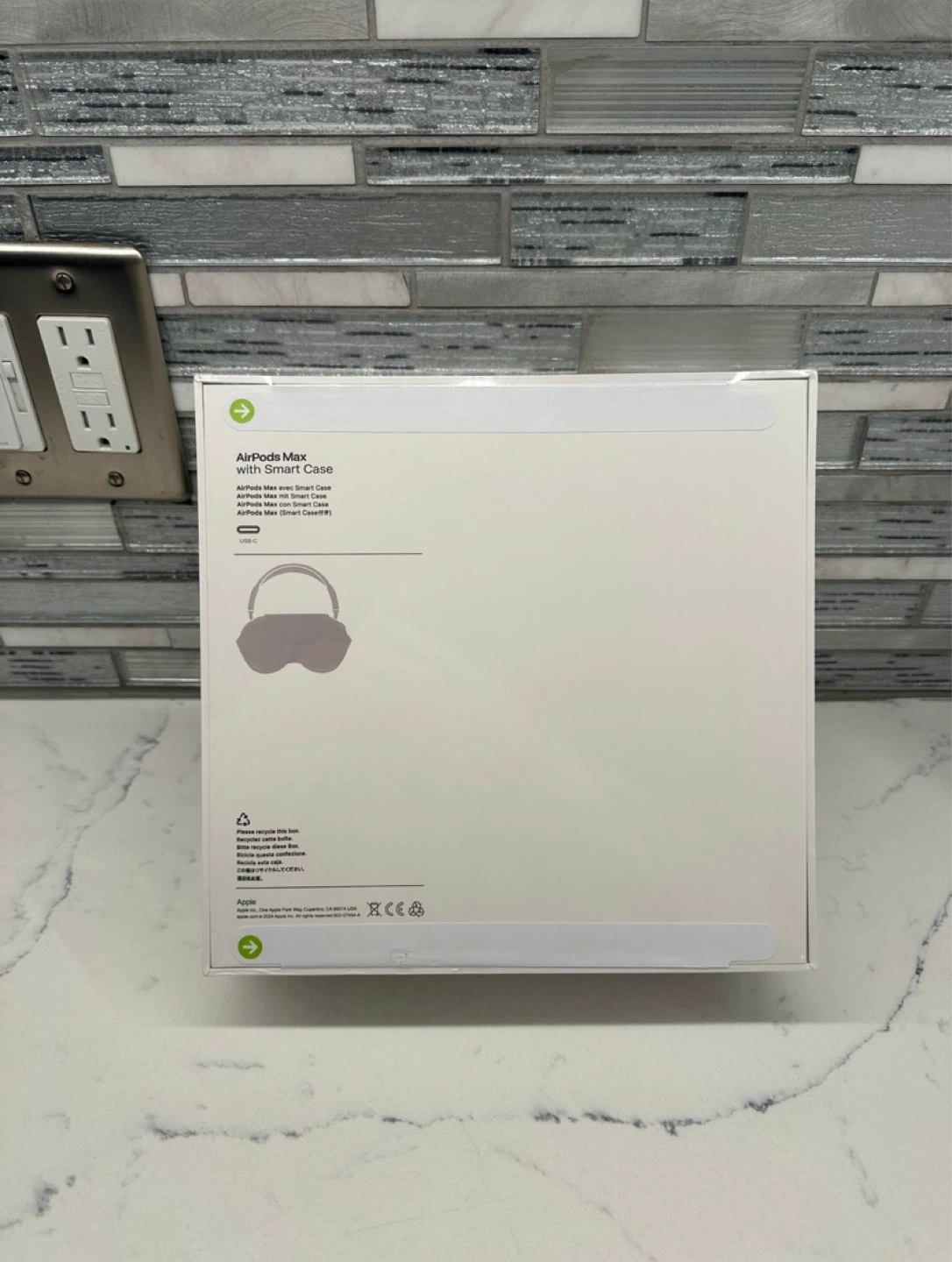 Apple AirPods Max Midnight- Brand New and Sealed USBC - photo 2
