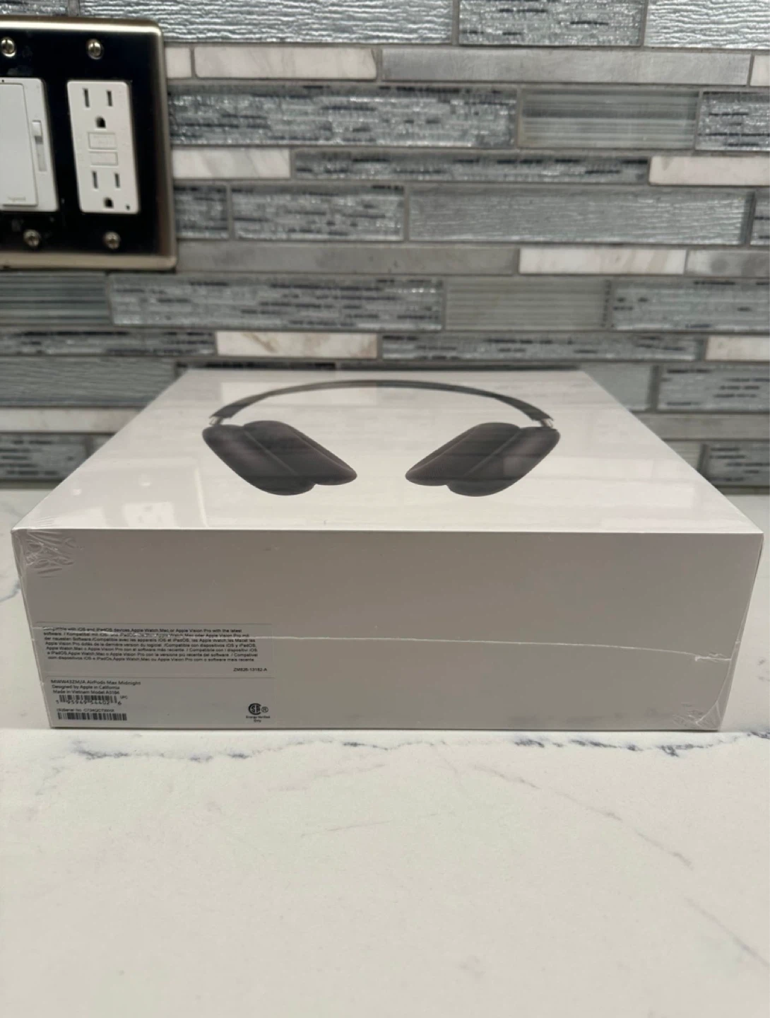 Apple AirPods Max Midnight- Brand New and Sealed USBC - photo 3