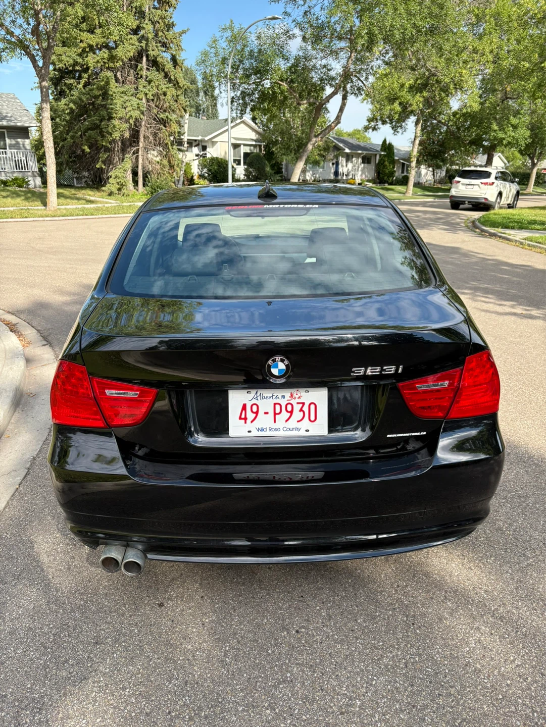 2011 BMW 323i Sedan - photo 3