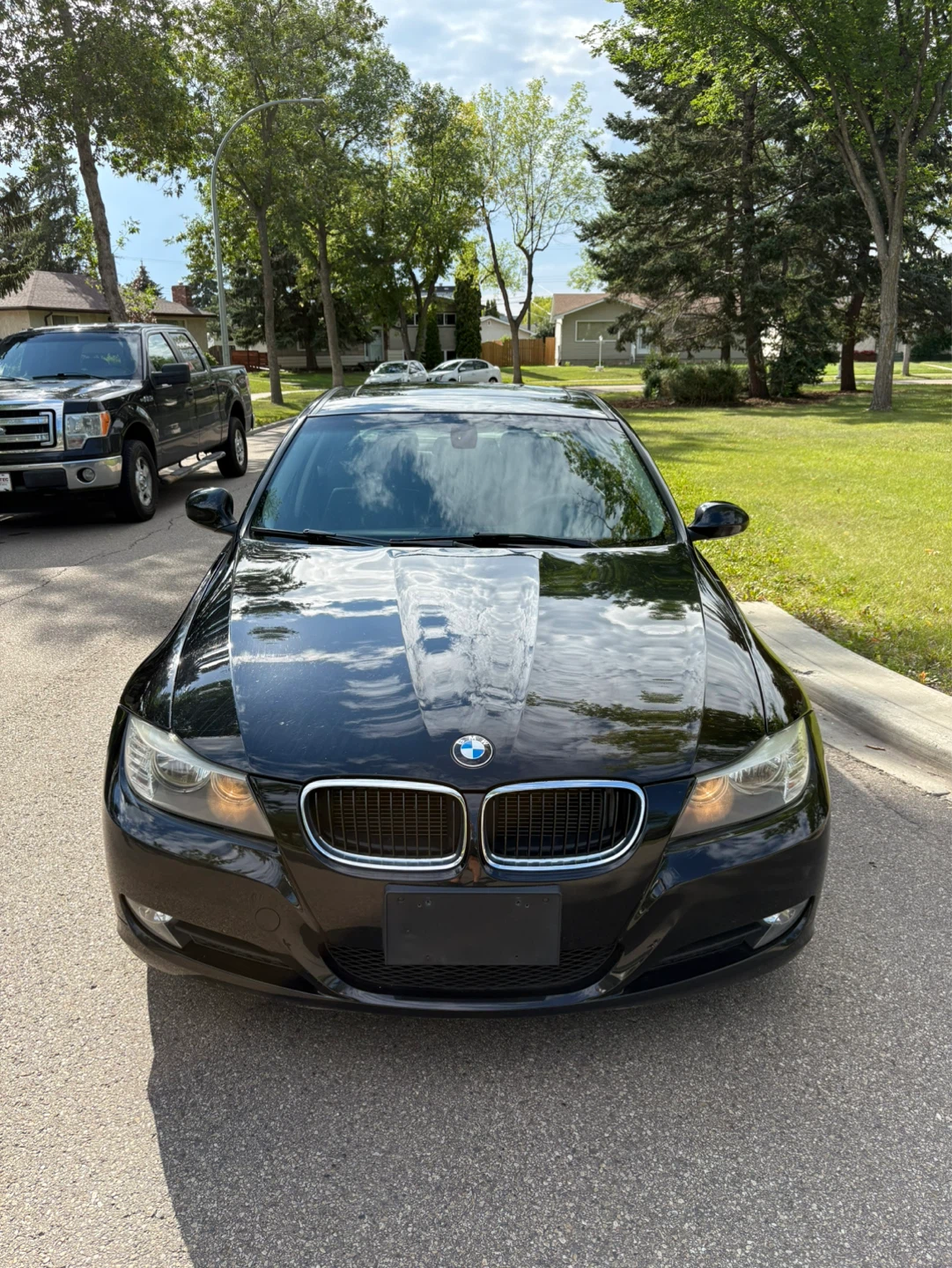 2011 BMW 323i Sedan - photo 2