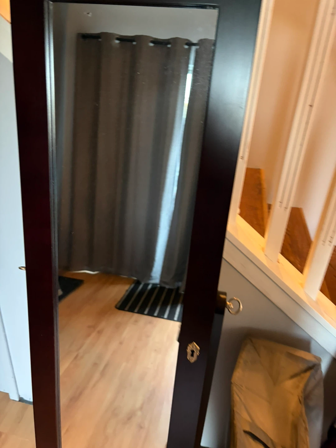 Free standing mirror/jewelrycabinet - photo 2