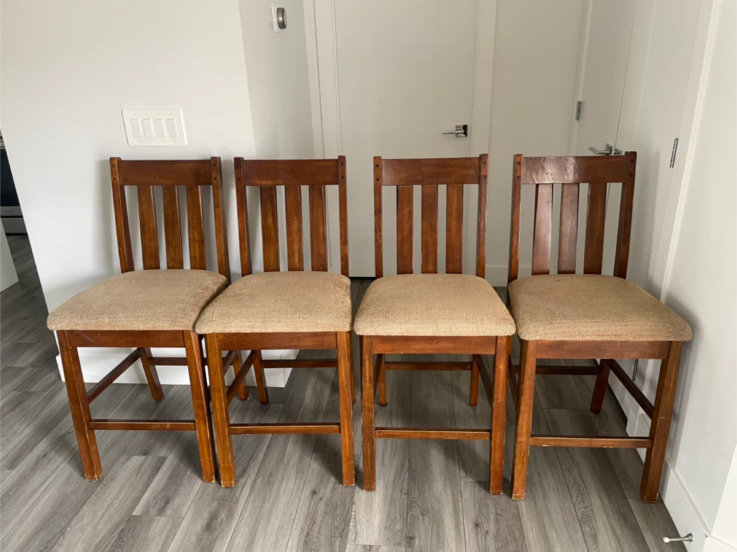 4 Bar Stools - photo 2
