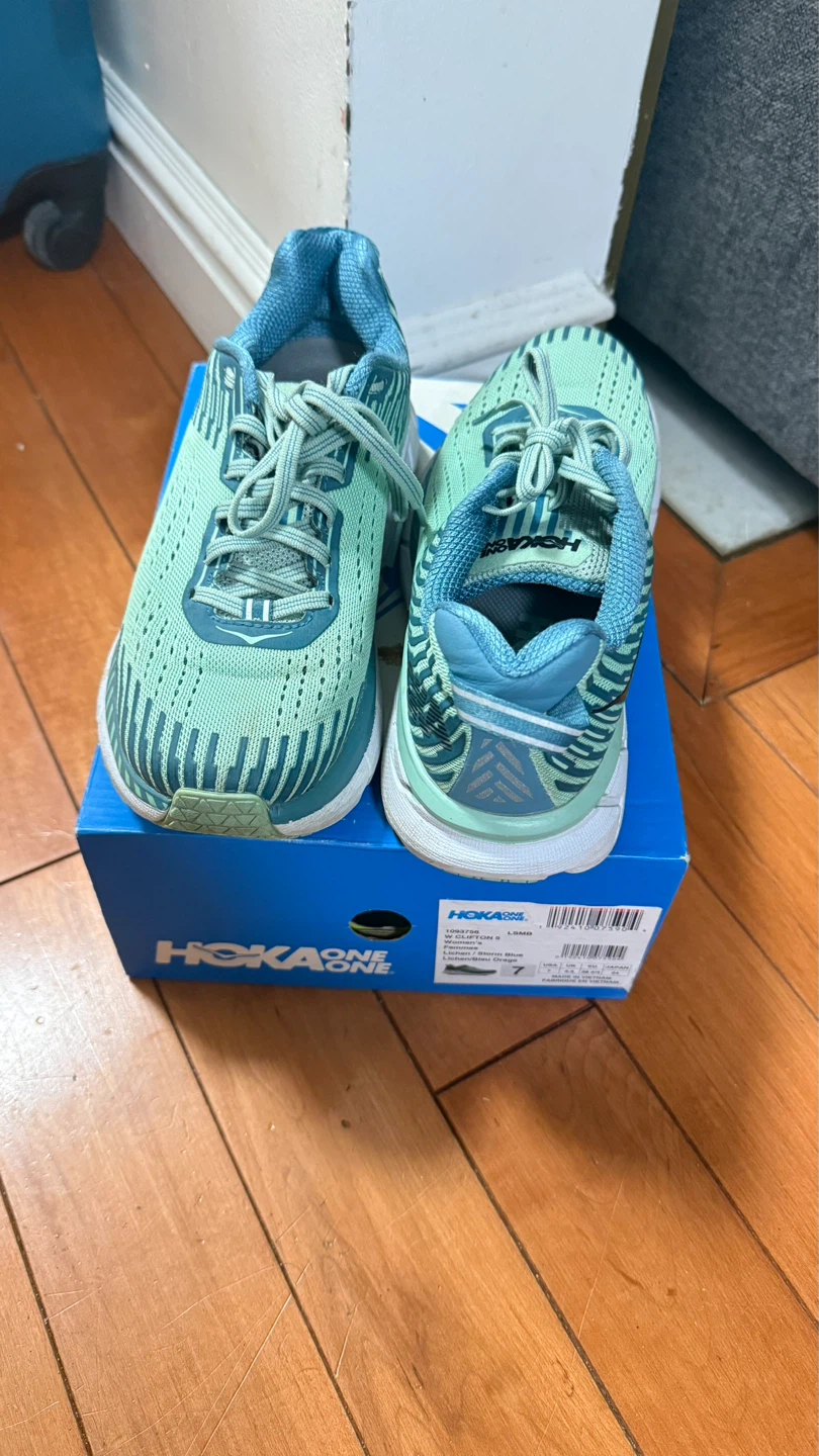 Hoka Shoes Size 7 - photo 4