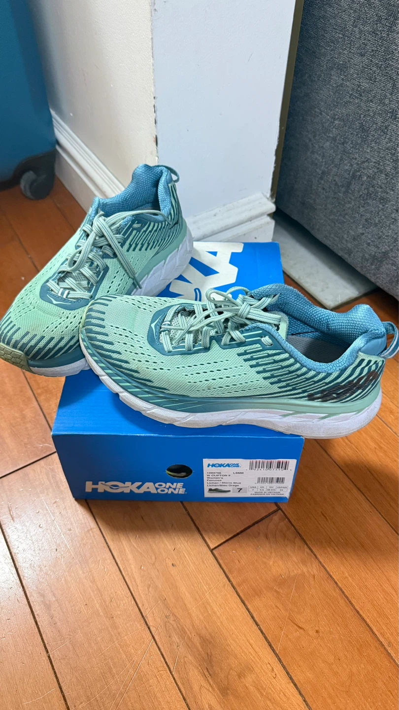 Hoka Shoes Size 7 - photo 3