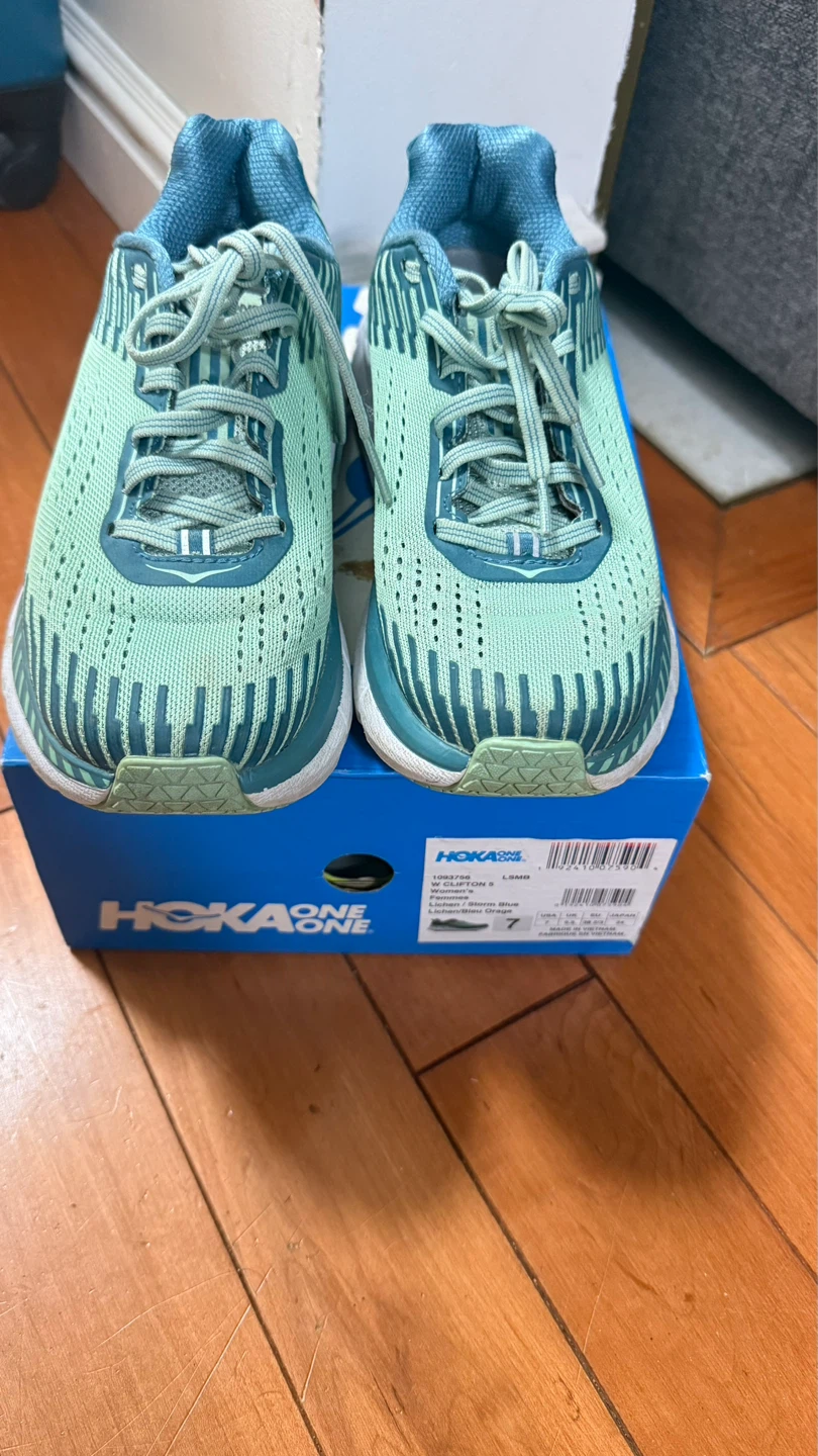 Hoka Shoes Size 7 - photo 2