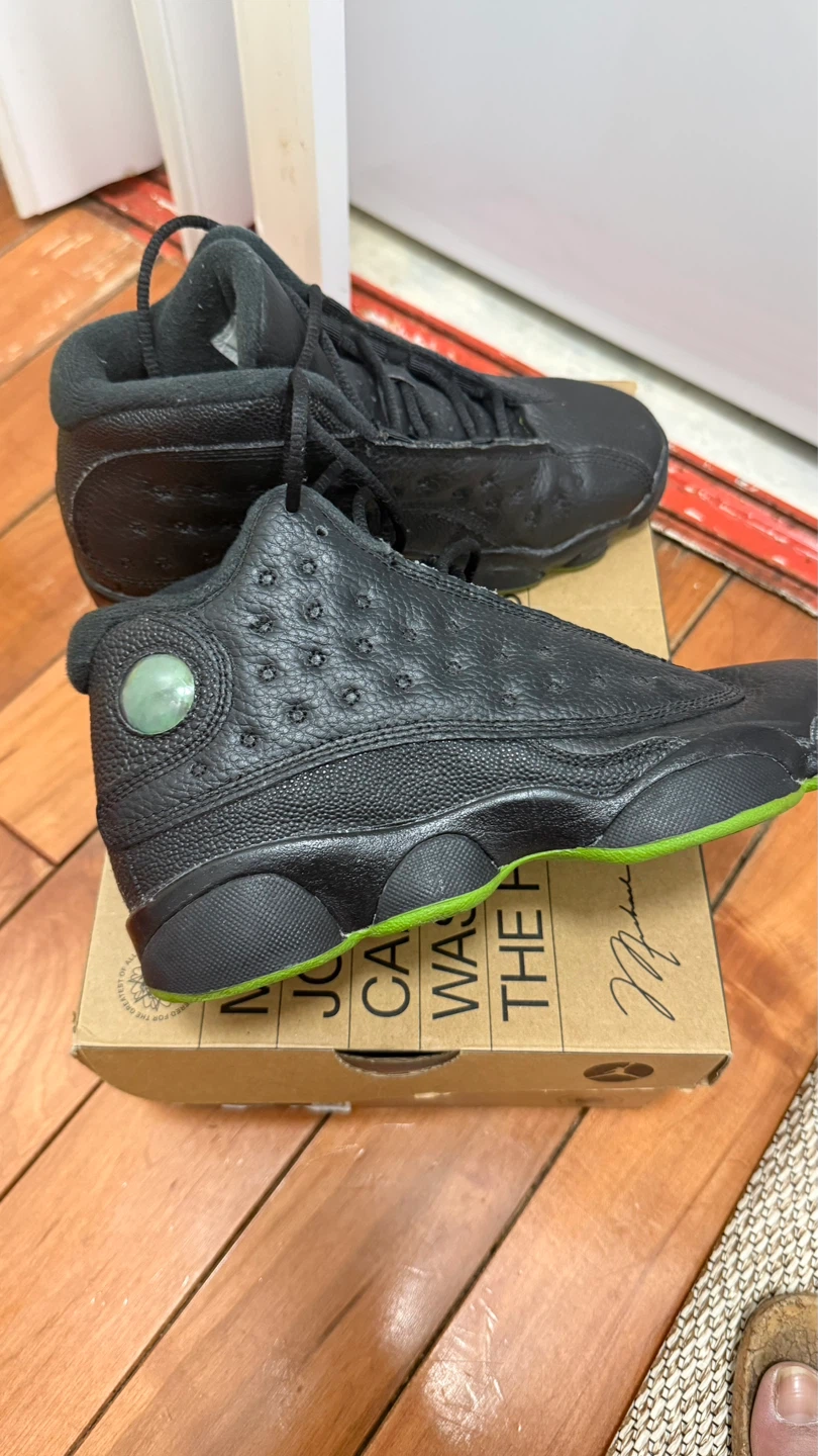 Air Jordan Black/Green Youth Size 4.5 - photo 2