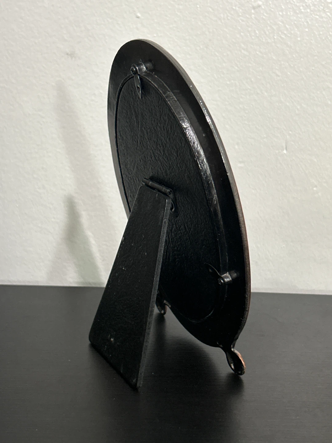Heavy Metal Frame. Oval Portrait Frame with Stand - photo 2