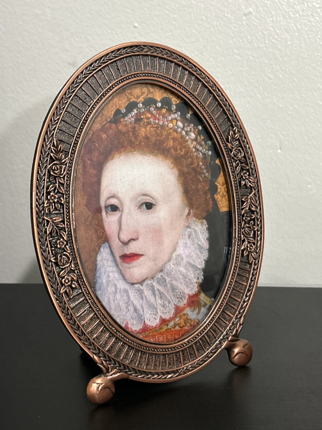Heavy Metal Frame. Oval Portrait Frame with Stand - photo 3