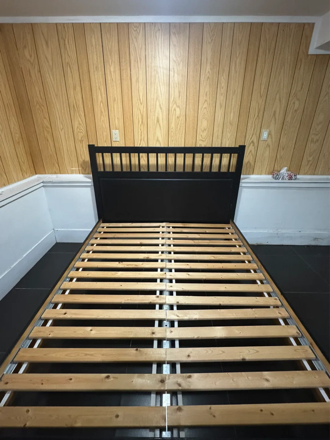 Queen size bed - photo 2