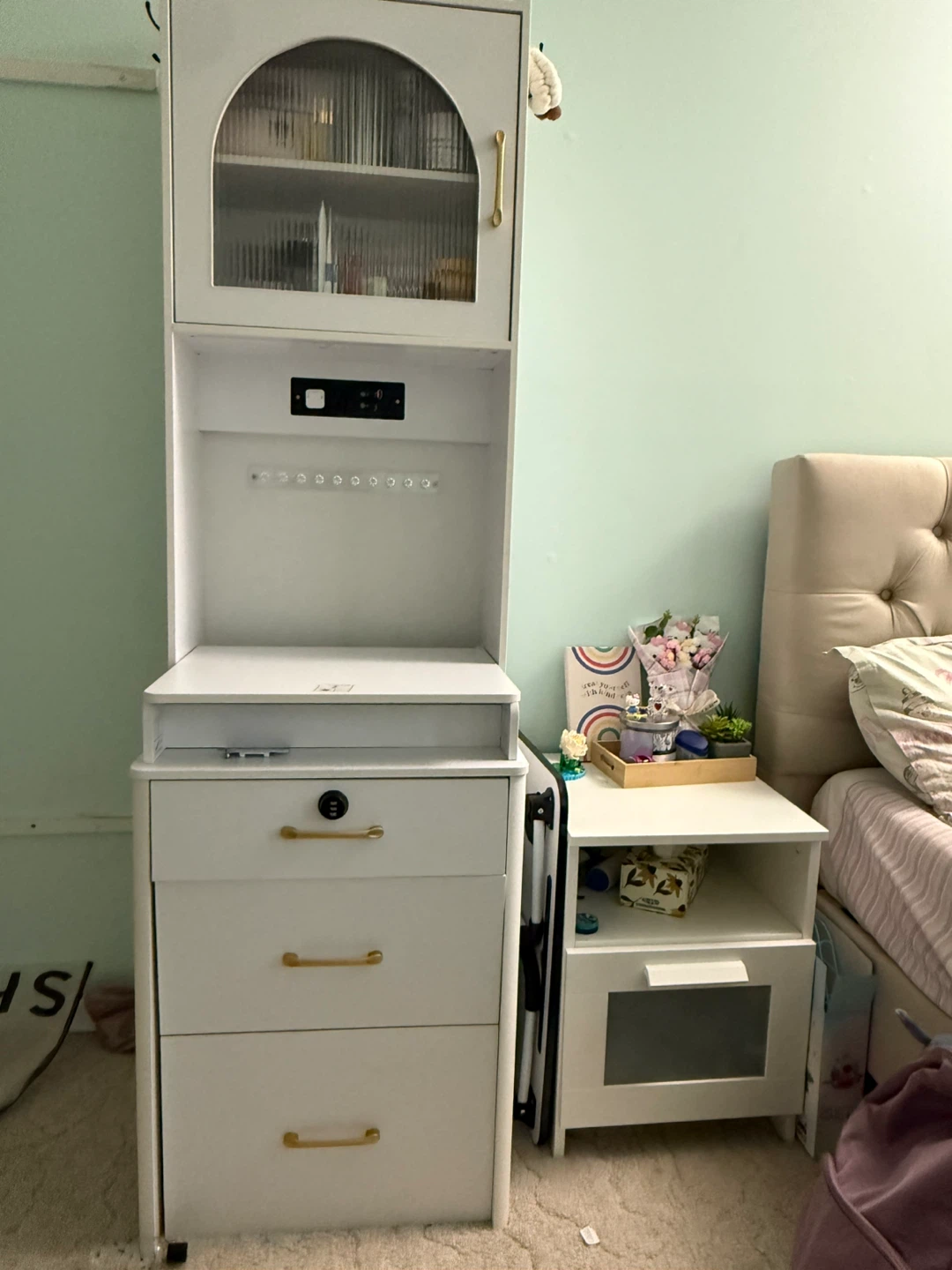 White Makeup Vanity with Stool and Lights