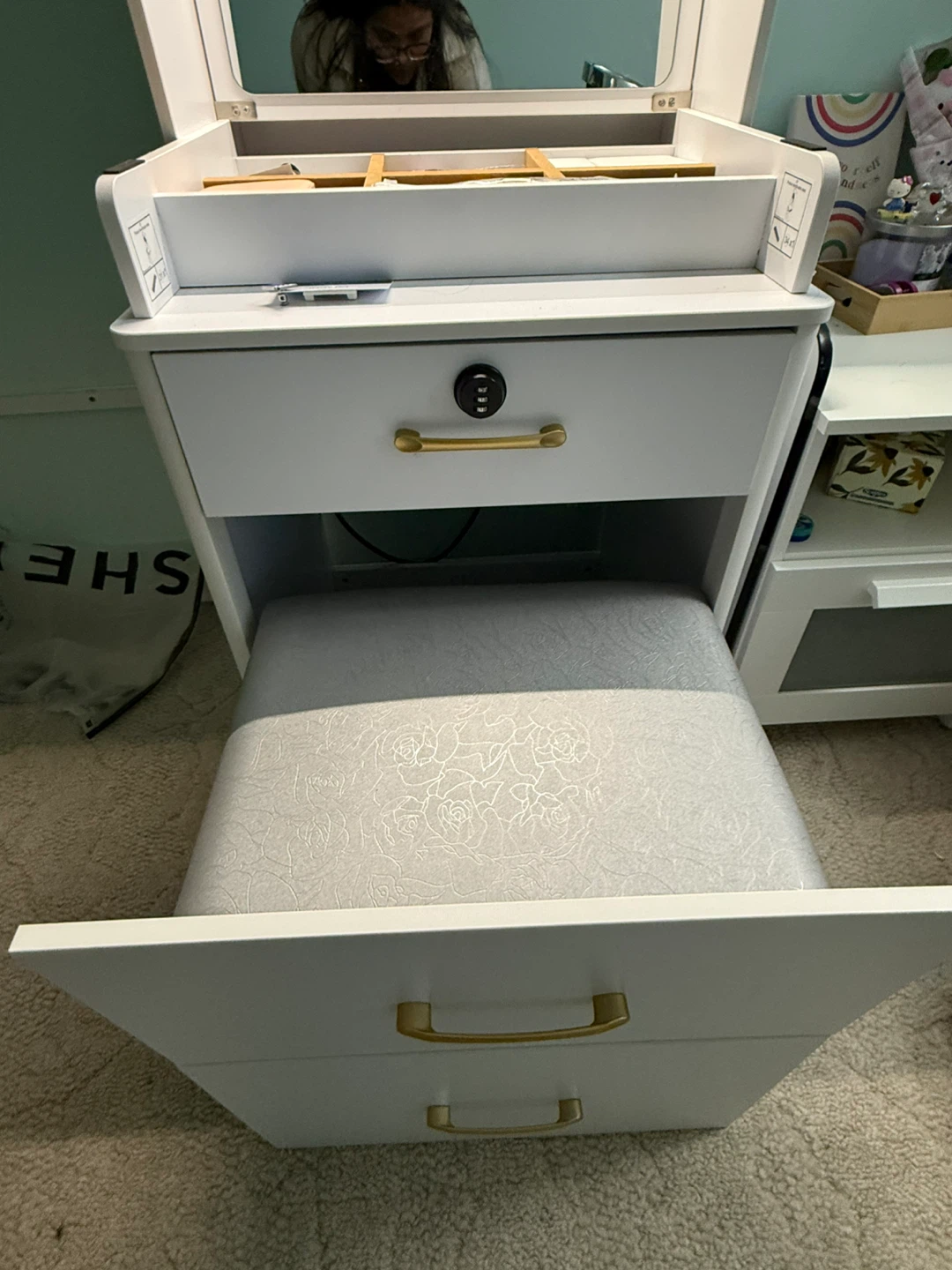 White Makeup Vanity with Stool and Lights - photo 4