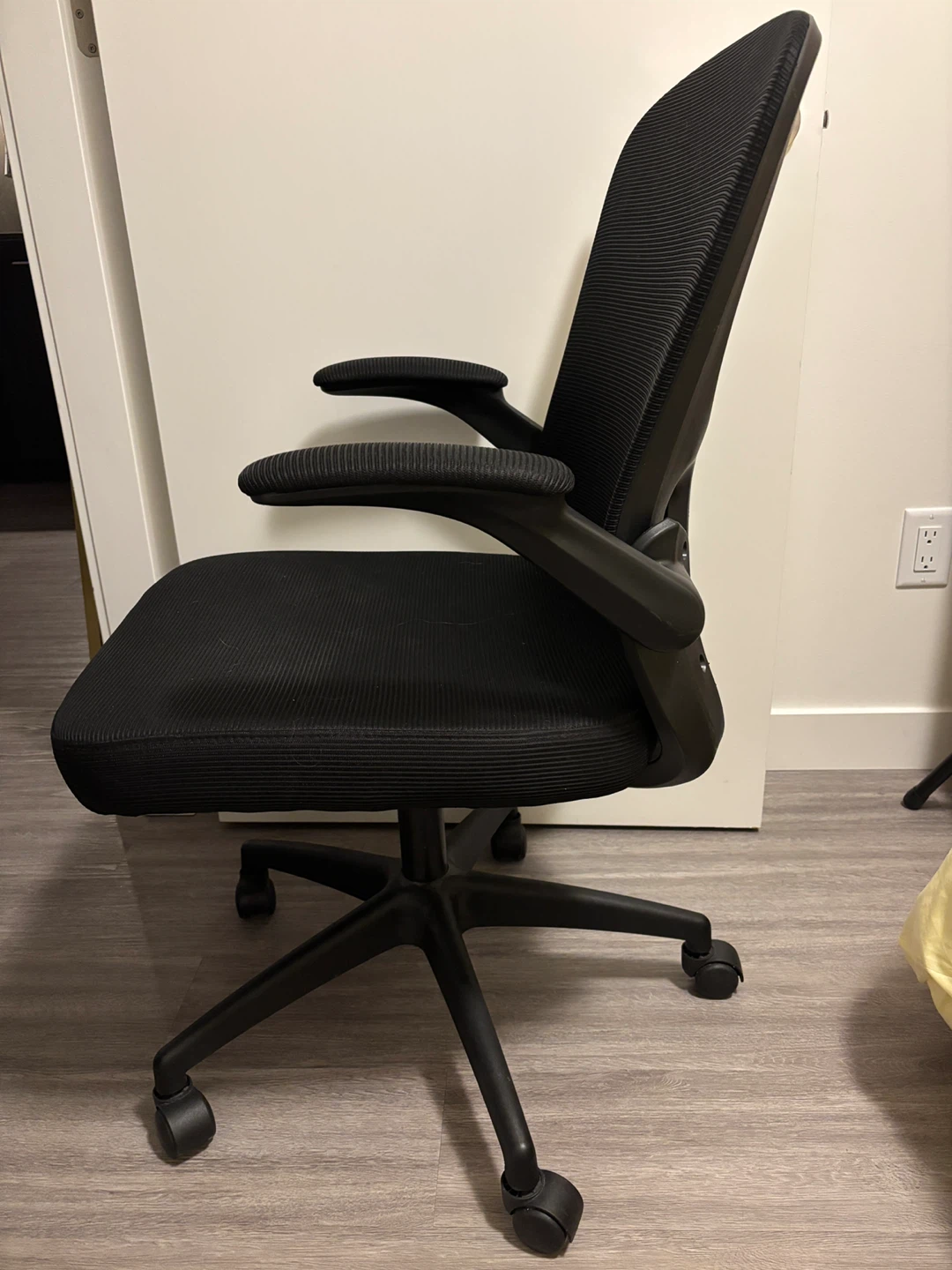 Black Office Chair - photo 2