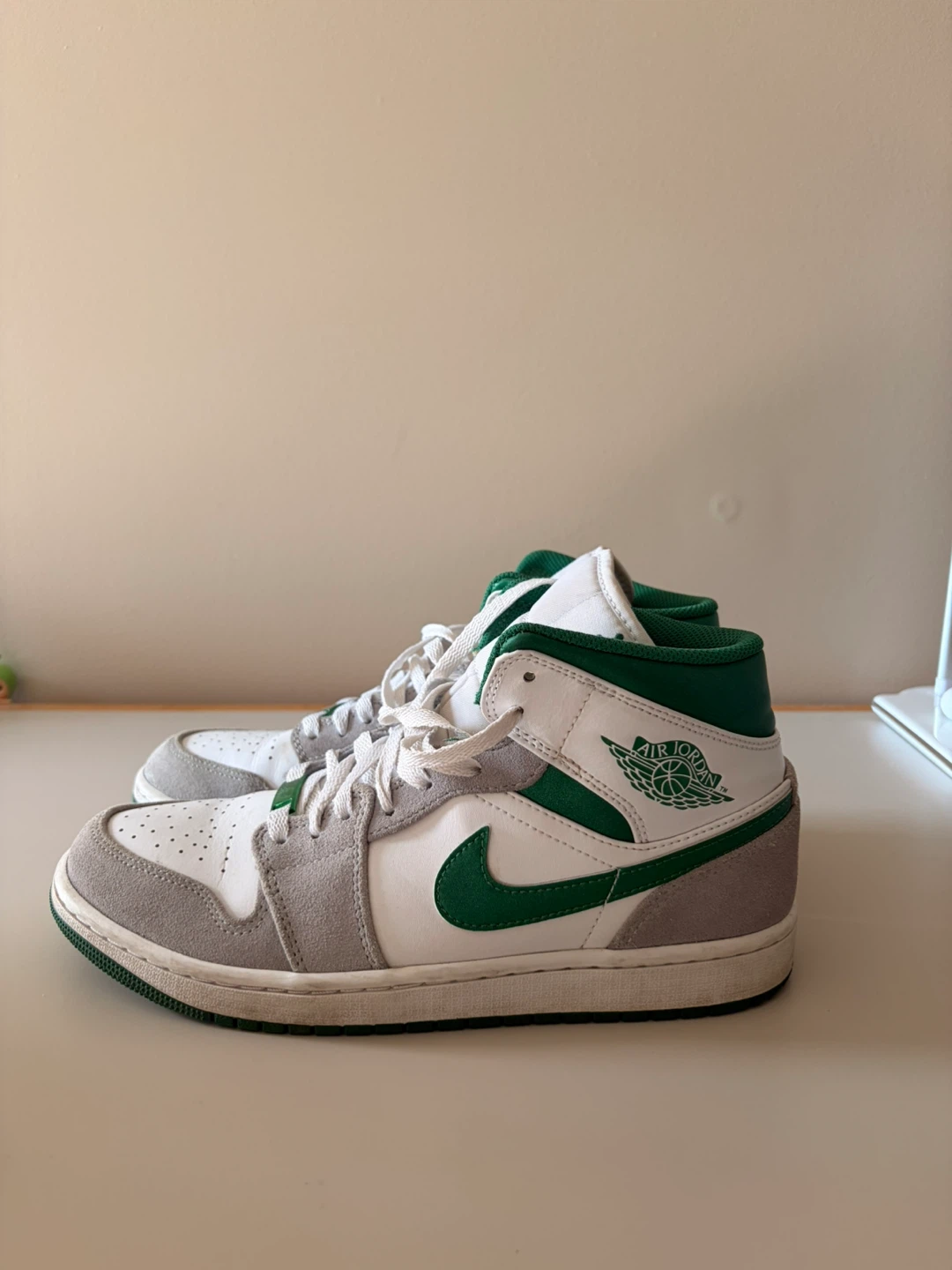 Air Jordan 1 Mid SE sneakers- Size 9 men’s - photo 2