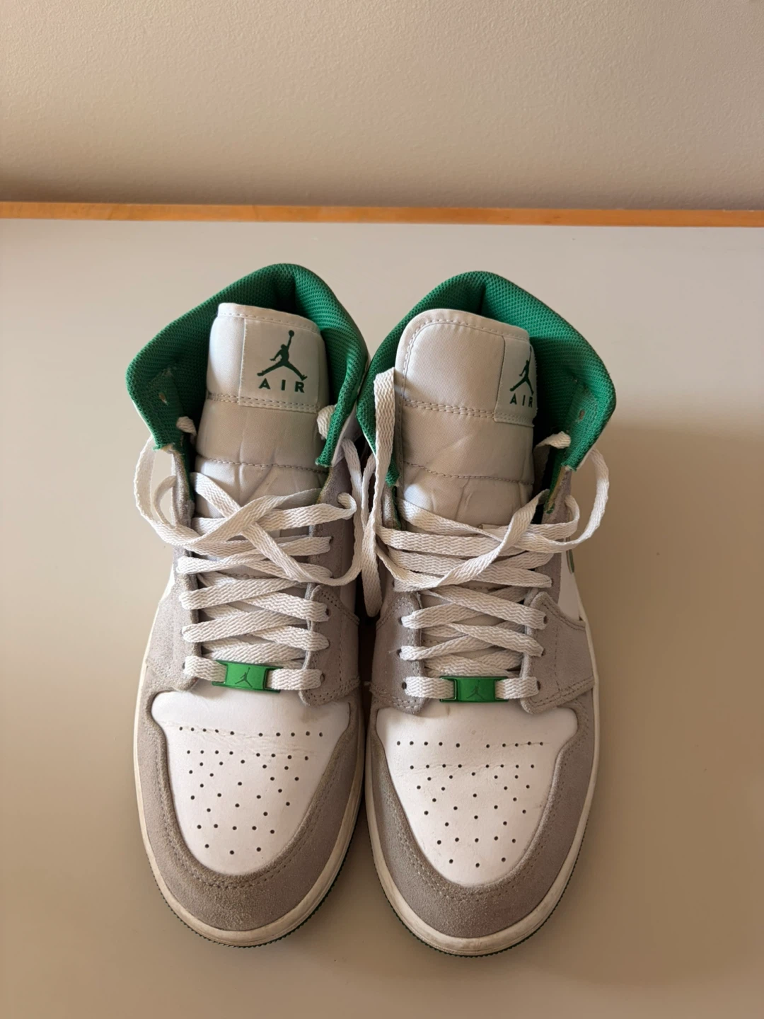 Air Jordan 1 Mid SE sneakers- Size 9 men’s
