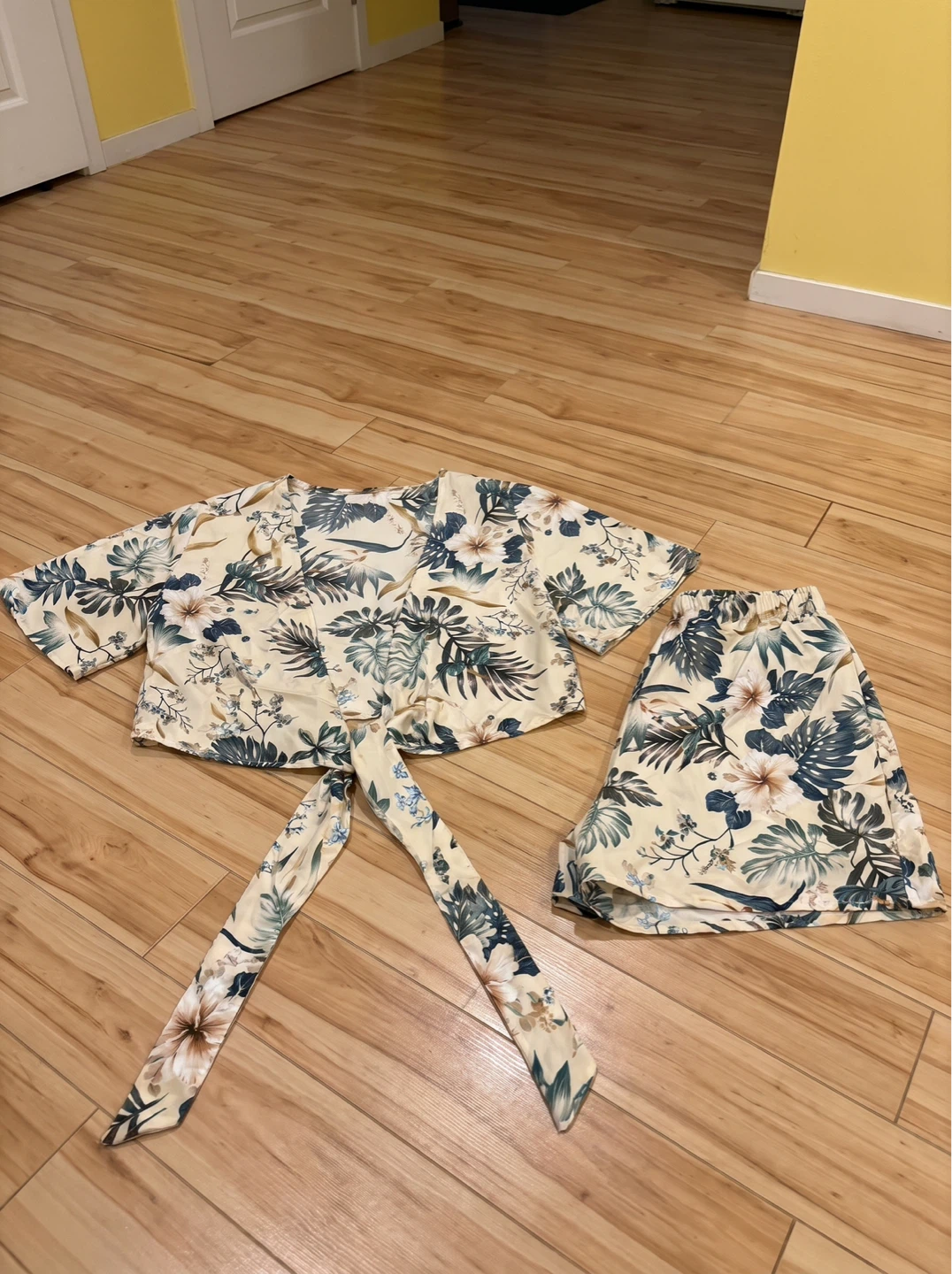 Floral Print Crop Top and Shorts Set - photo 3