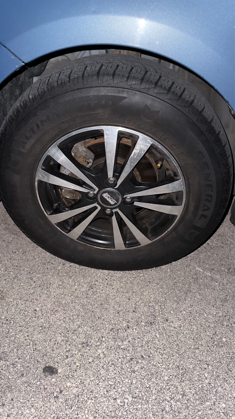2008 Toyota Yaris Hatchback - photo 3