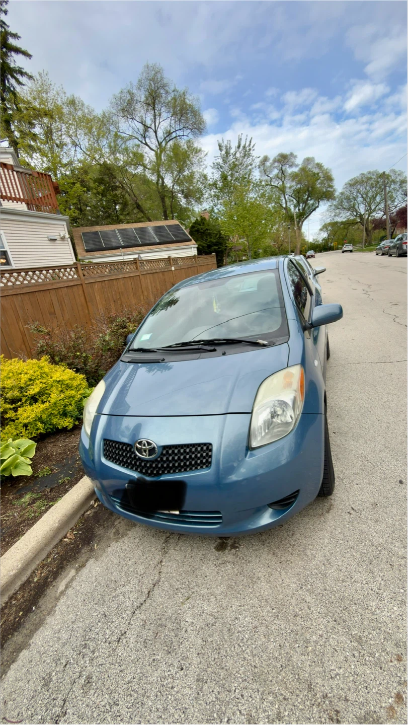 2008 Toyota Yaris Hatchback - photo 2