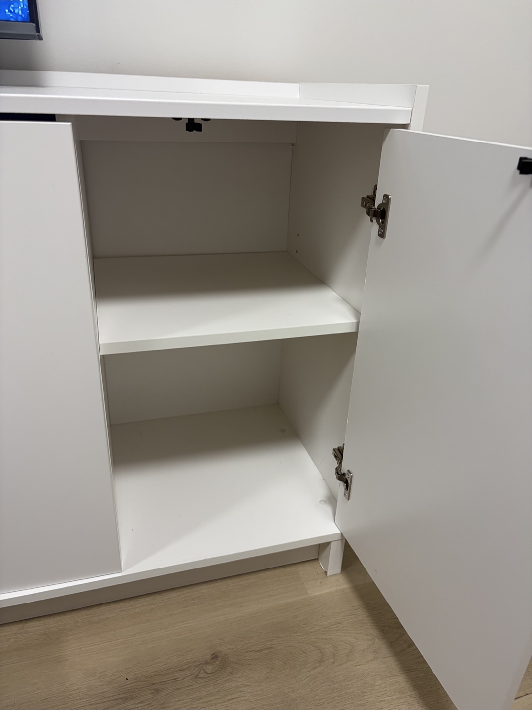 White 4-Door Cabinet - photo 3