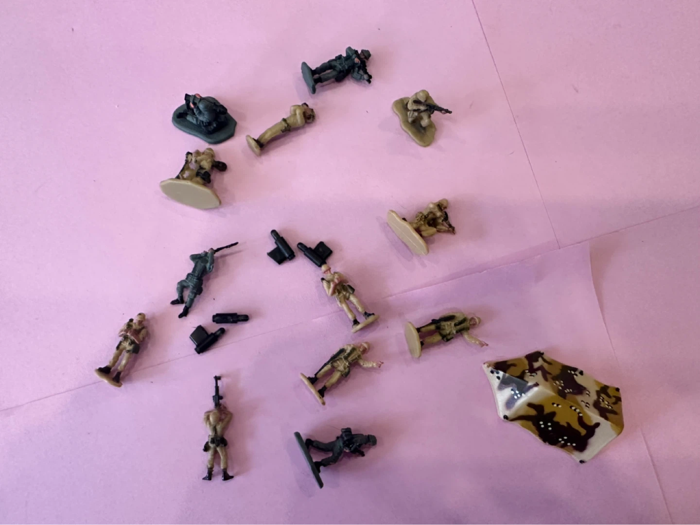 Vintage Micro Machines Military Army Soldiers Figures Lot - photo 3