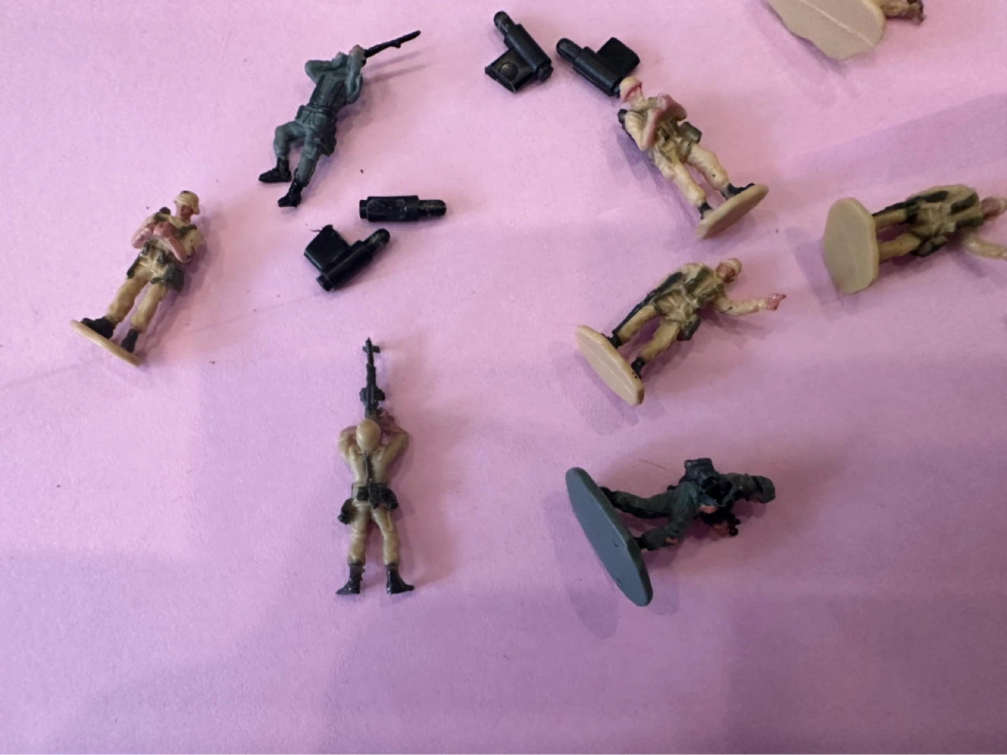 Vintage Micro Machines Military Army Soldiers Figures Lot - photo 5