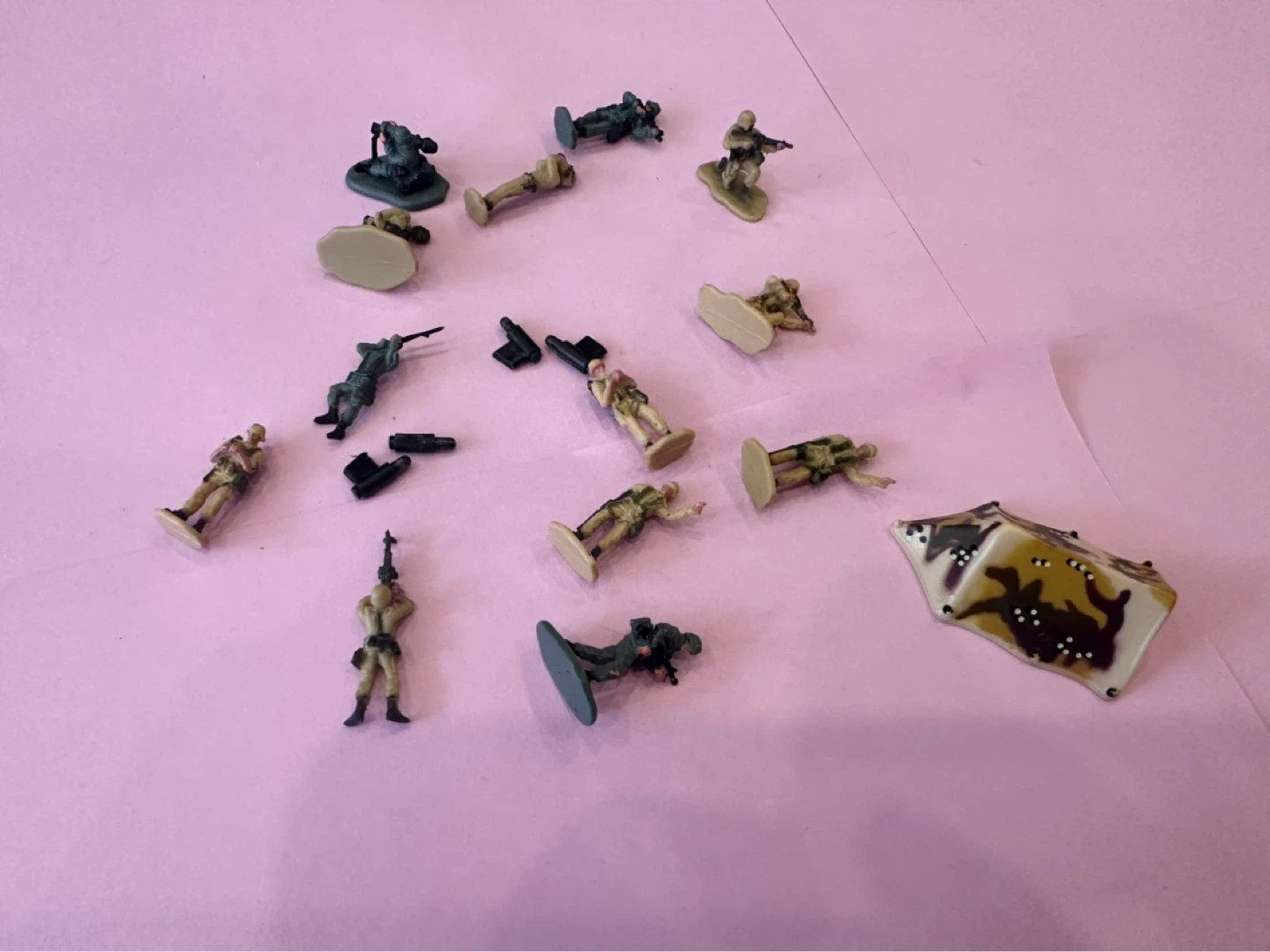 Vintage Micro Machines Military Army Soldiers Figures Lot - photo 2