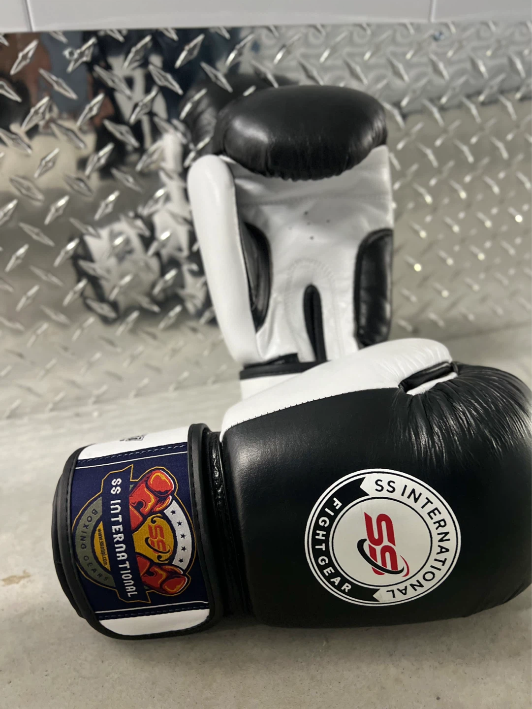 SS International Boxing Gloves - photo 2