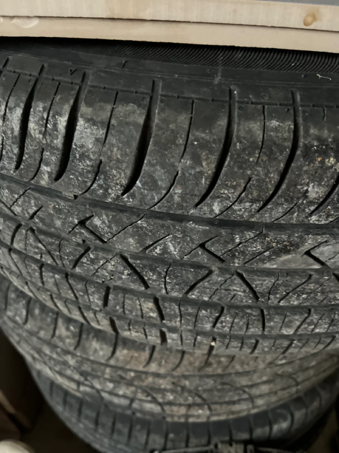 P205/65R16 Energy Saver All Season Tire - photo 4