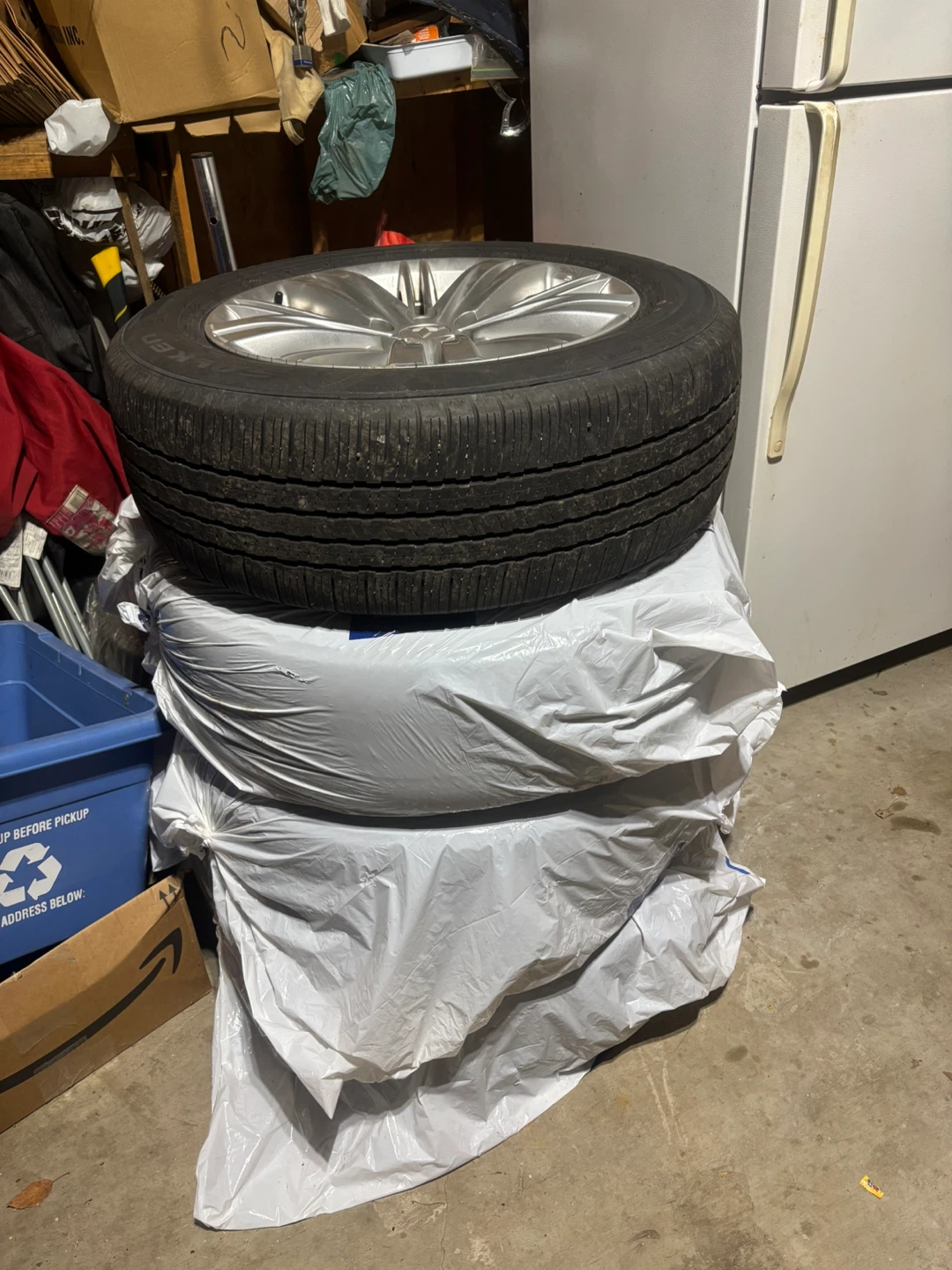 Used Yokohama Ziex Tire on Alloy Rim 235/60/18 - photo 4
