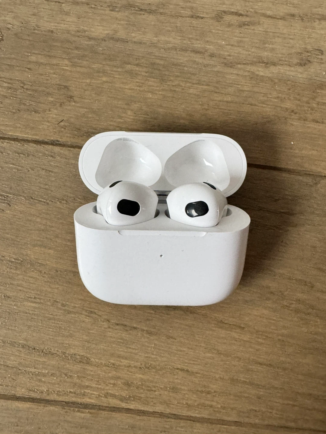 Apple AirPods (3rd generation) with MagSafe Charging Case