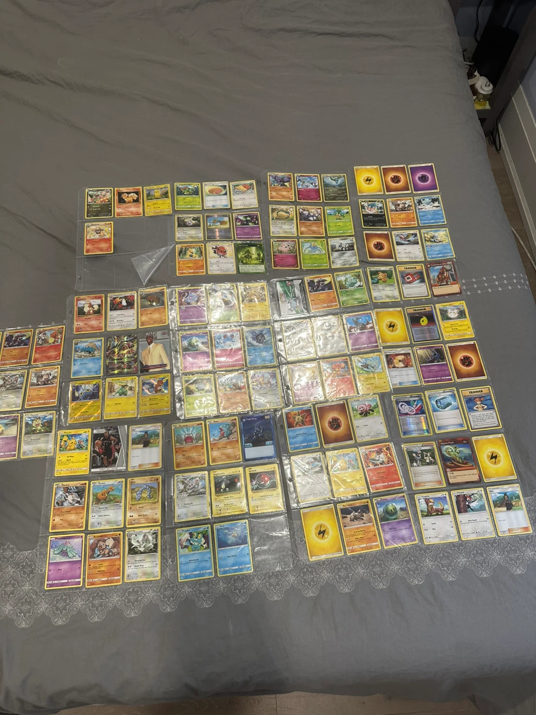 Assortment of cards (mostly pokemon)