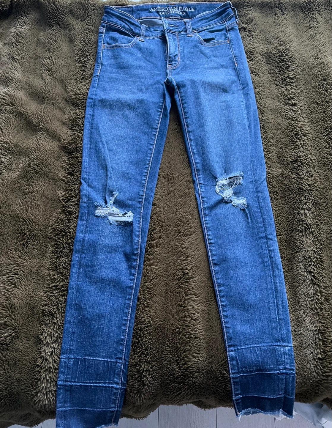 American Eagle Outfitters Ripped Blue Jeans