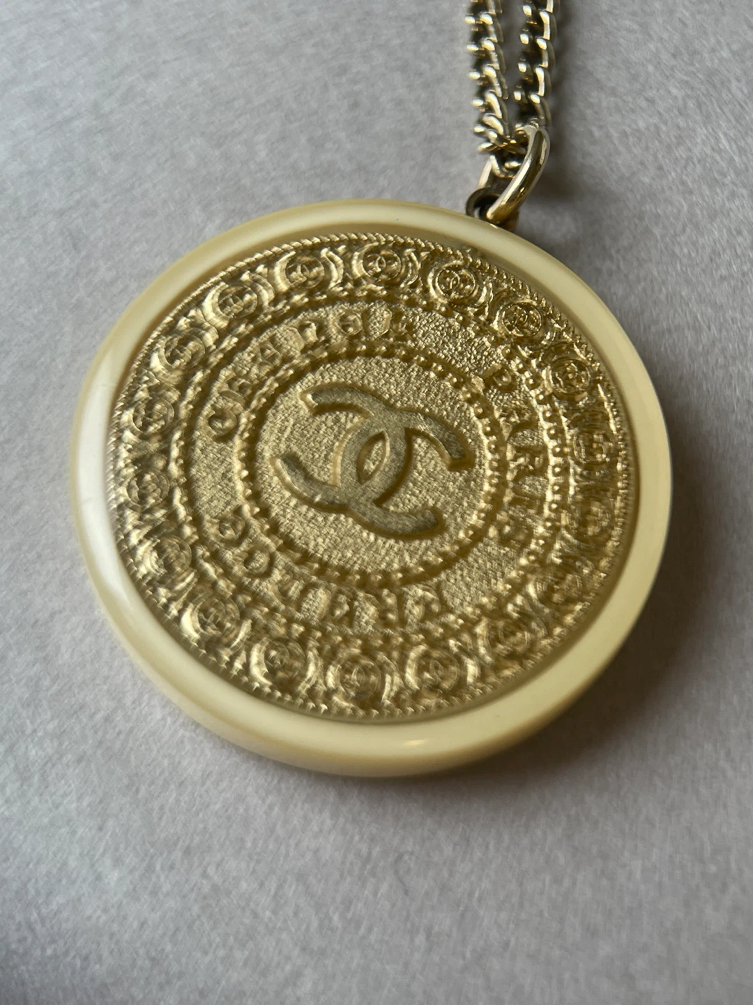 Chanel CC Coin pendant necklace - photo 5
