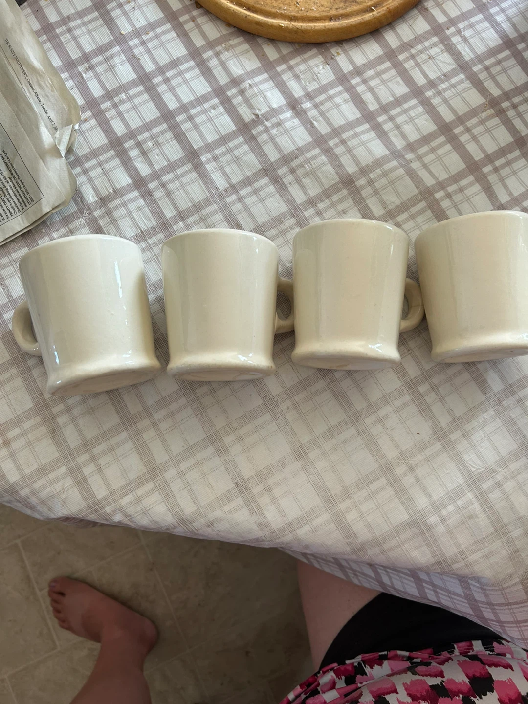 4  Ceramic Mugs 5 Plastic Cups - photo 2