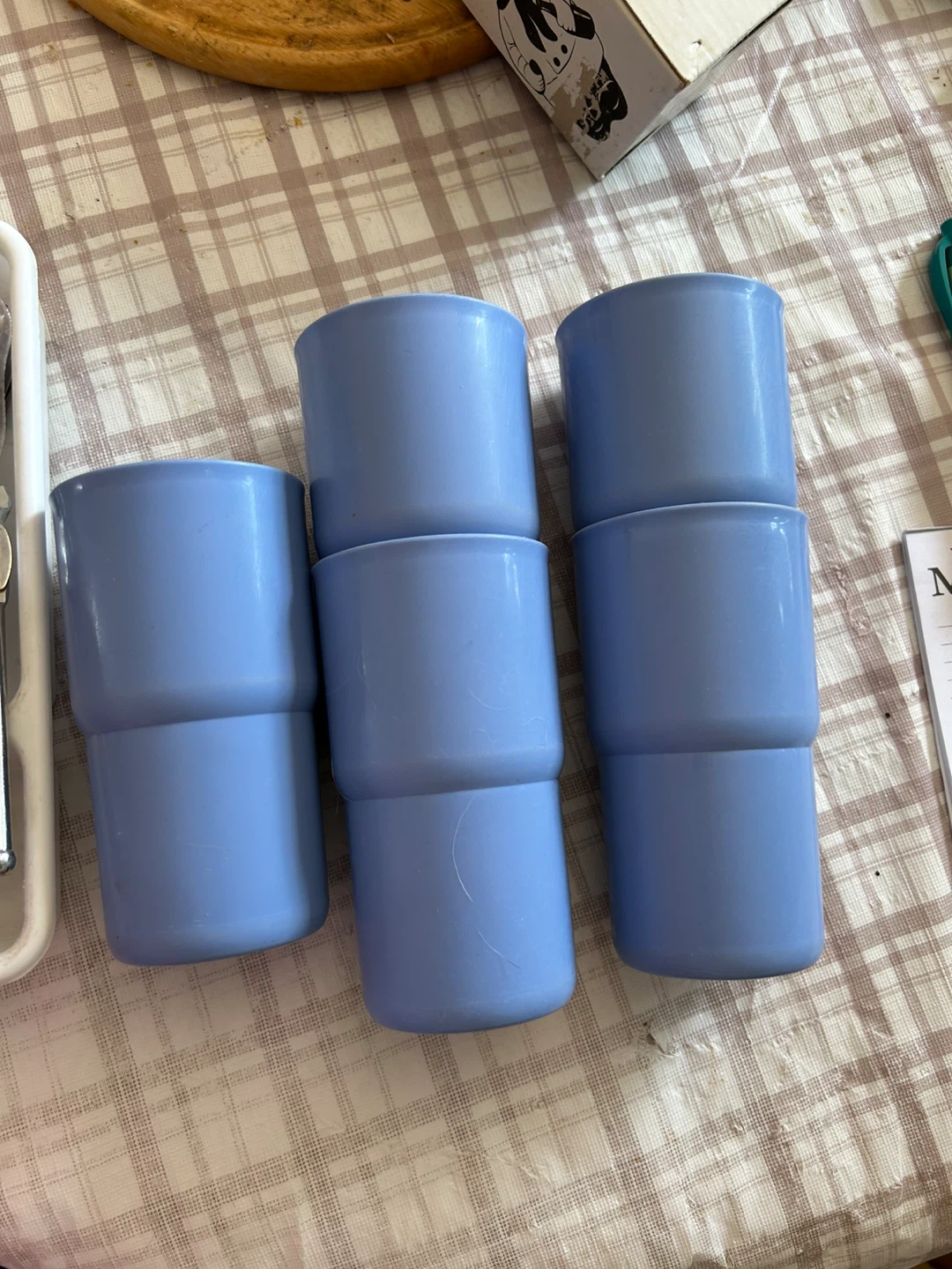 4  Ceramic Mugs 5 Plastic Cups - photo 4