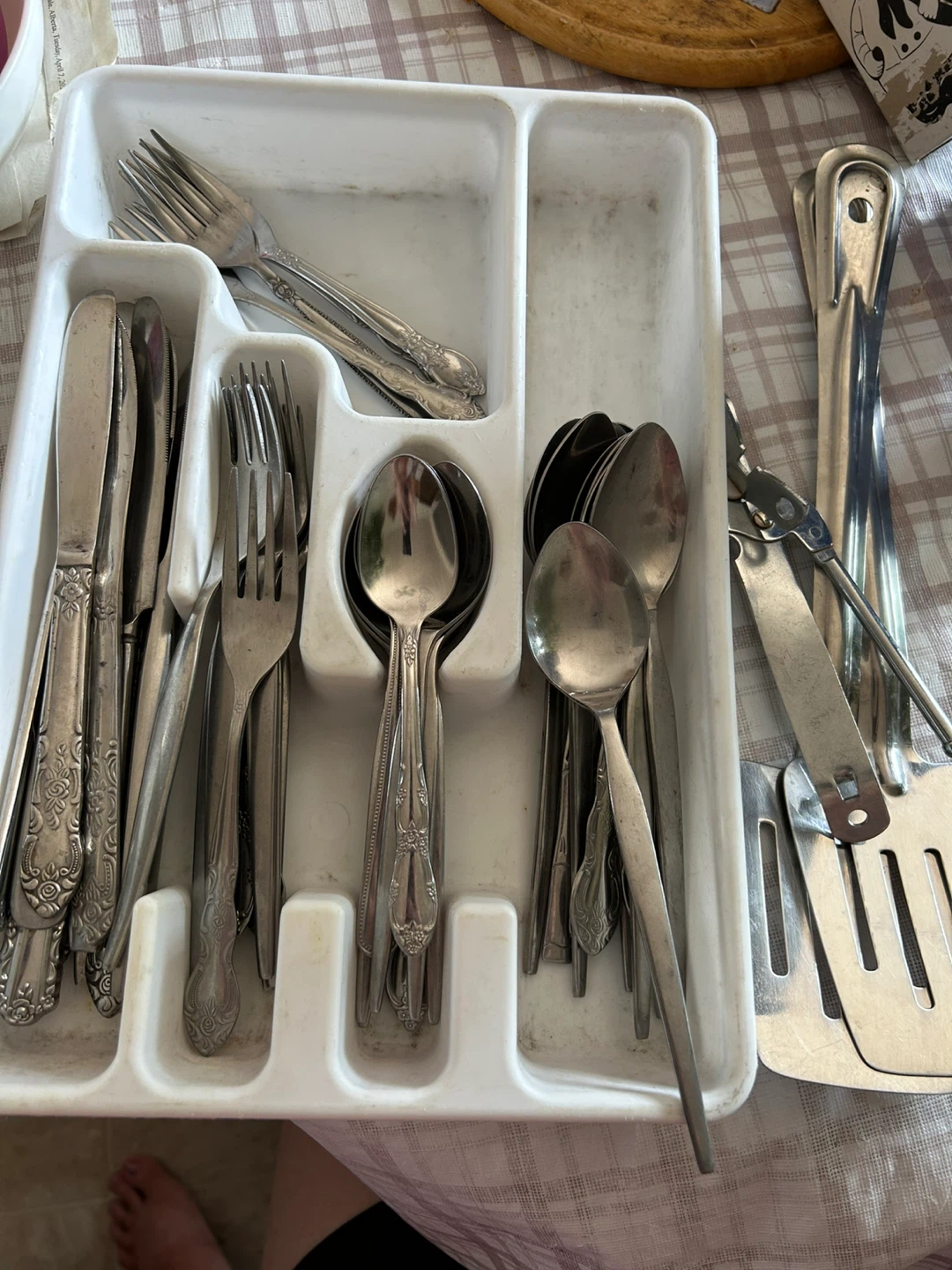 Cutlery Set with Utensil Holder and Spatulas