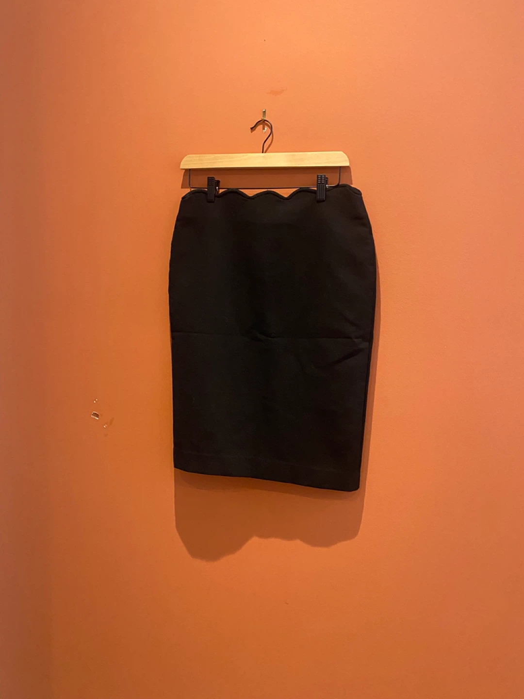 Black Scalloped Hem Pencil Skirt