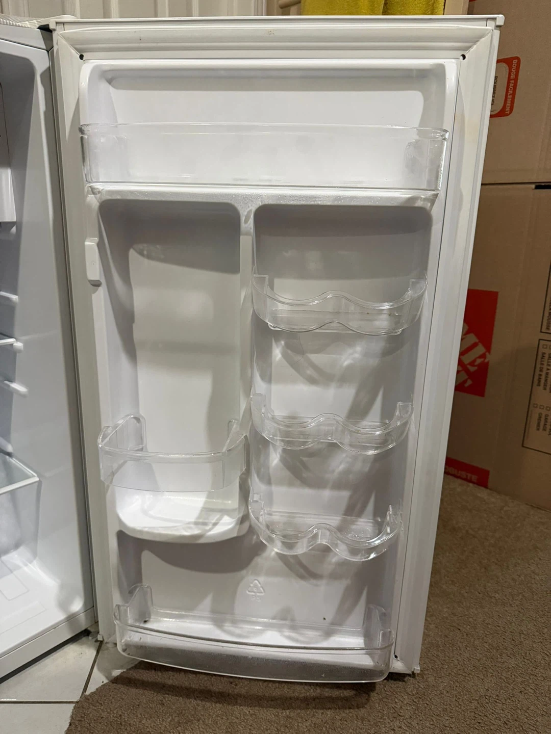 Hamilton Beach Mini Fridge - photo 4