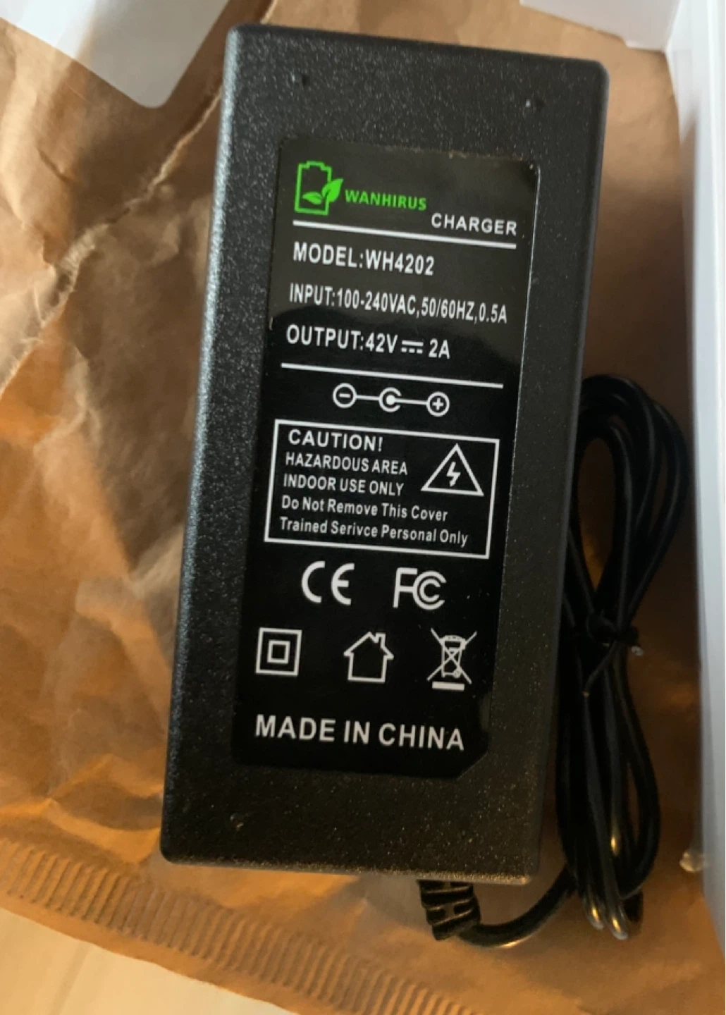 WANHIRUS WH4202 Charger 42V 2A - photo 3