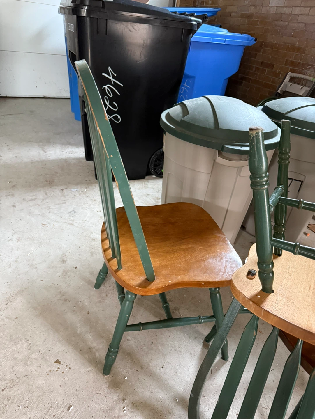 Round Pedestal Dining Table with 4 Chairs - photo 3