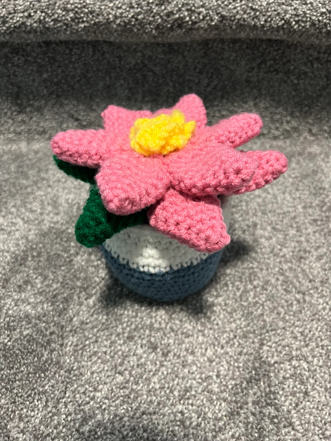 Crocheted Poinsettia Plant Decoration - photo 3
