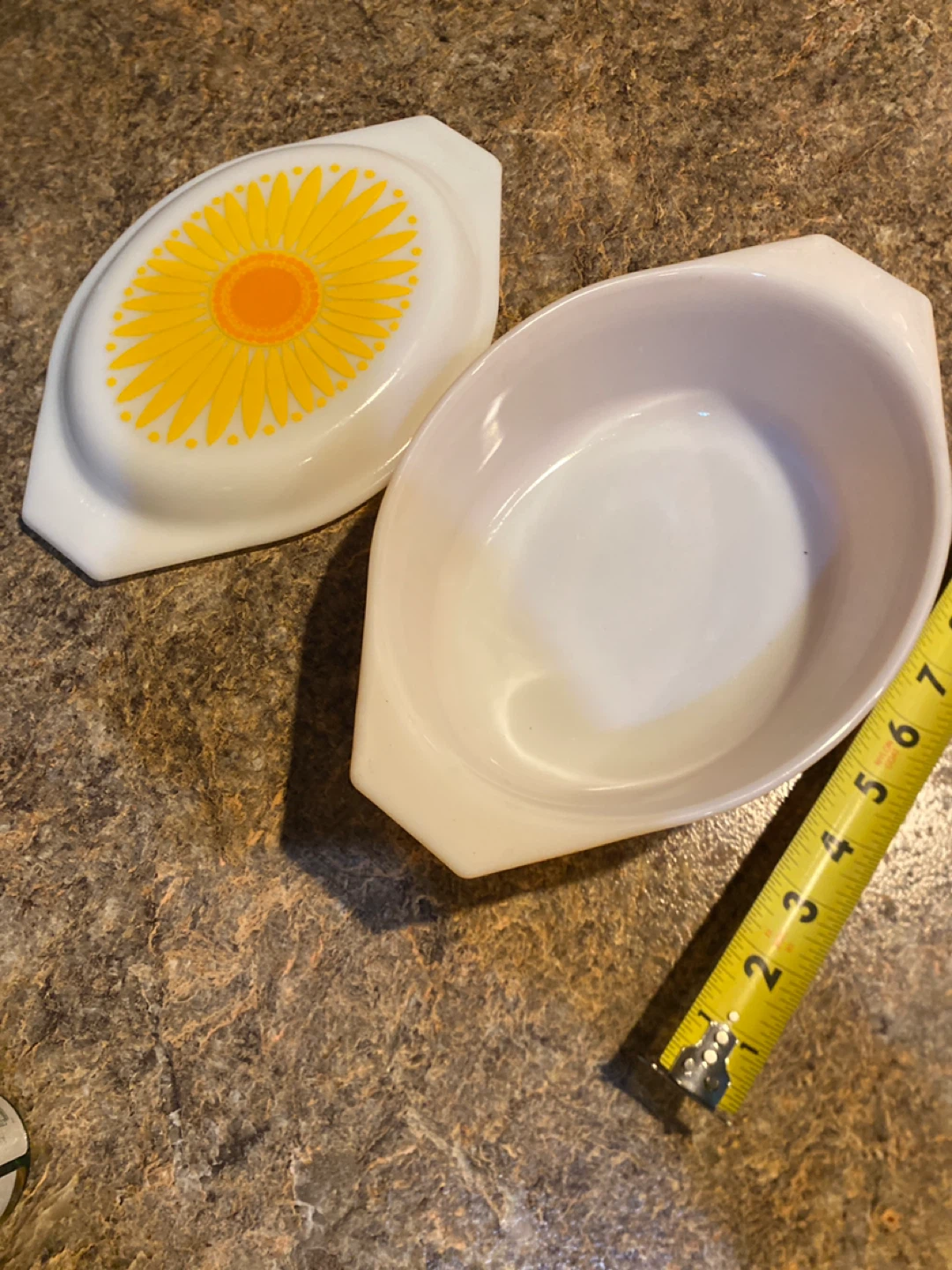 Pyrex Vintage Sunflower Casserole Dish - photo 2