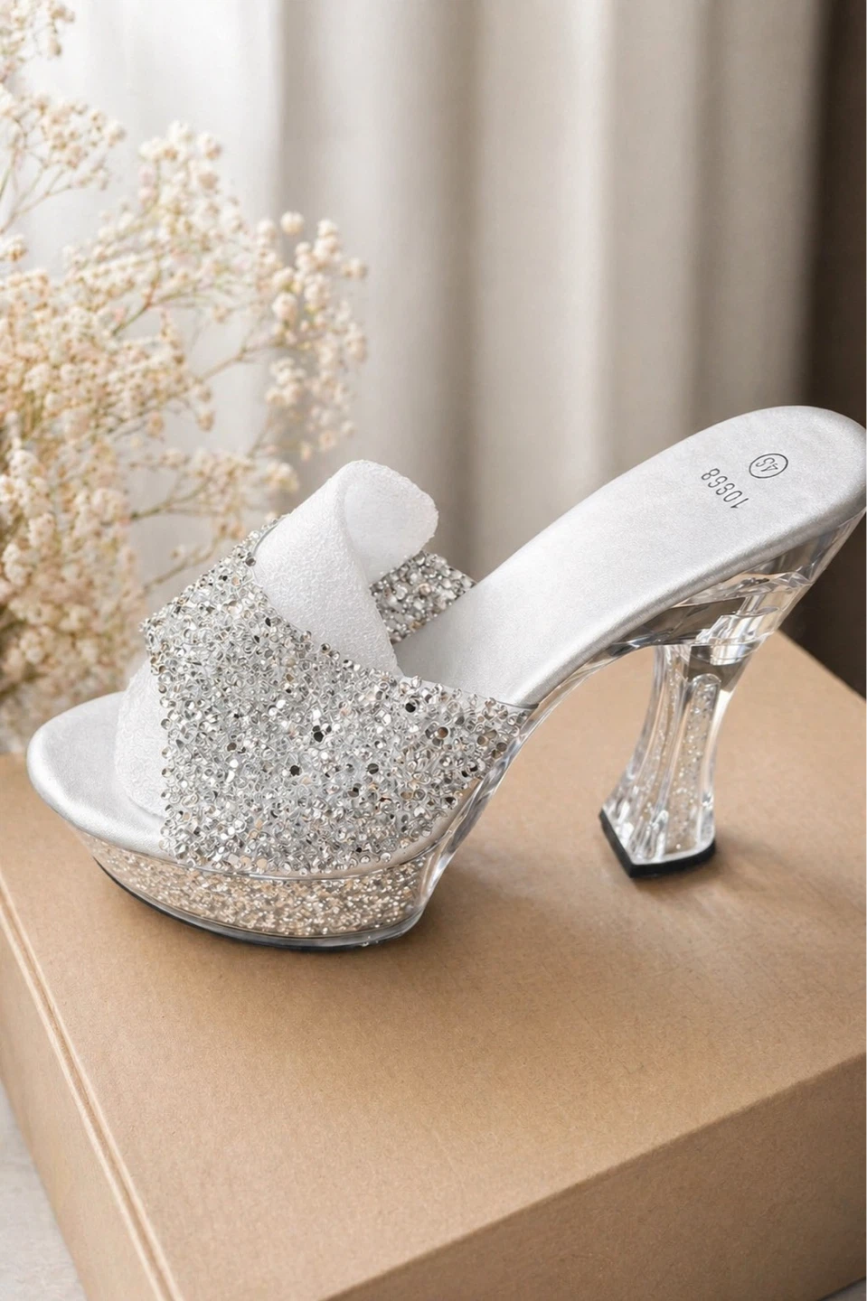 Sandales à talons hauts argentées ornées de strass, pointure 41