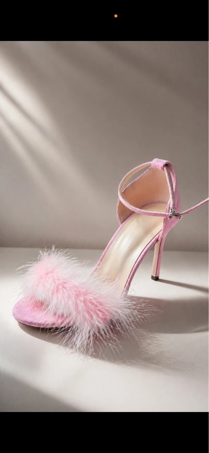 Sandales à plumes roses avec bride à la cheville