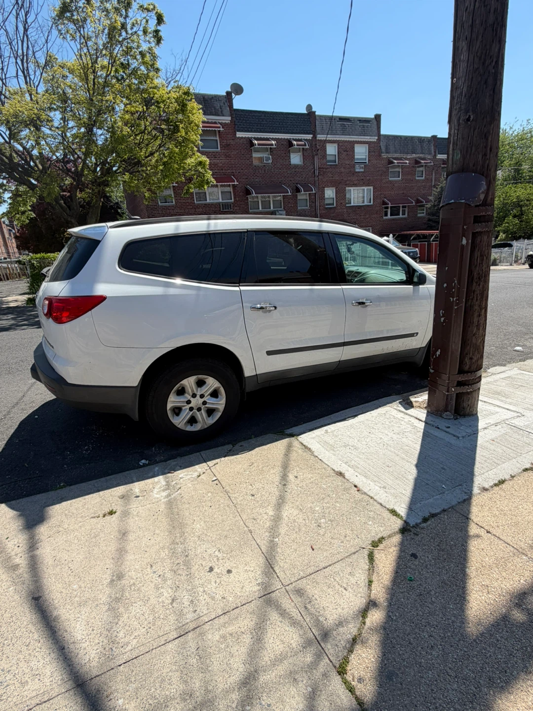 White Chevrolet Traverse SUV - photo 3