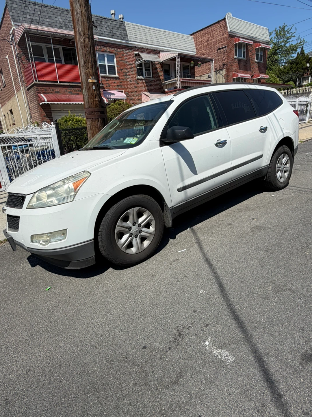 White Chevrolet Traverse SUV - photo 2