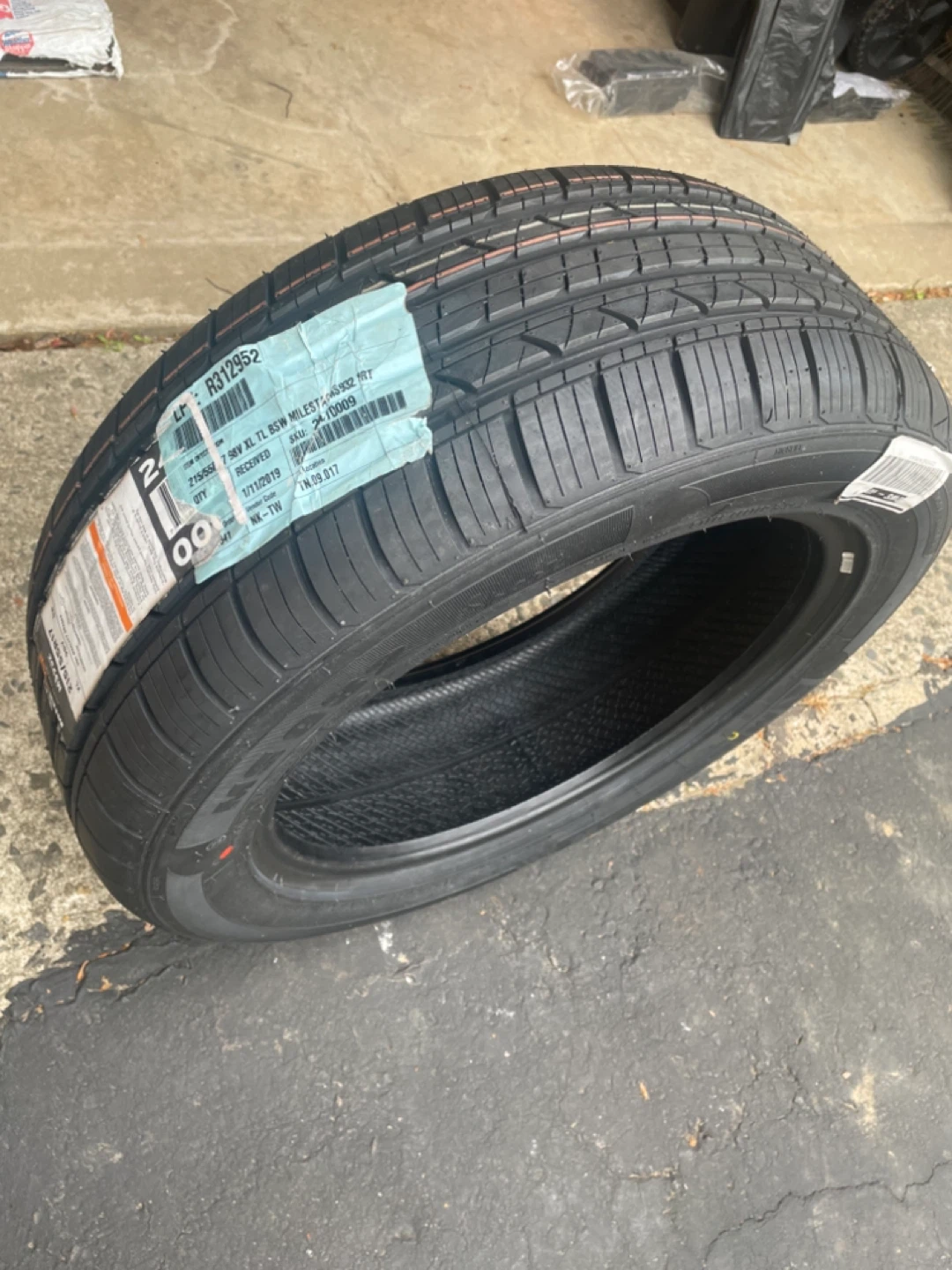 NEXEN N'FERA RU5 215/55R17 98V XL Tire