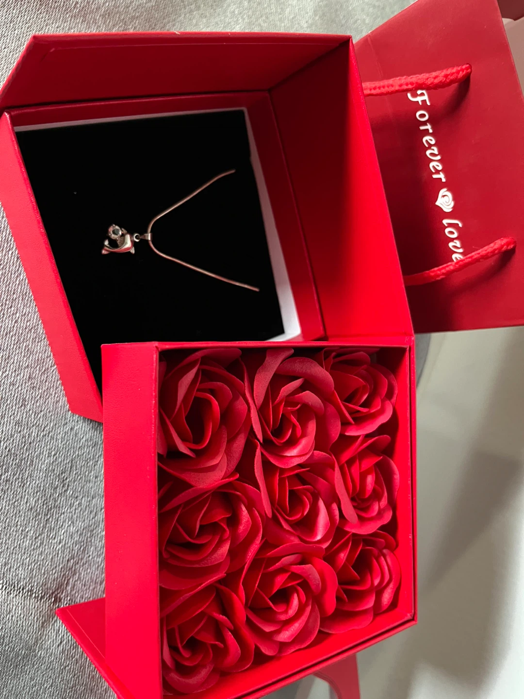 Forever Love Necklace Gift Box with Roses - photo 2