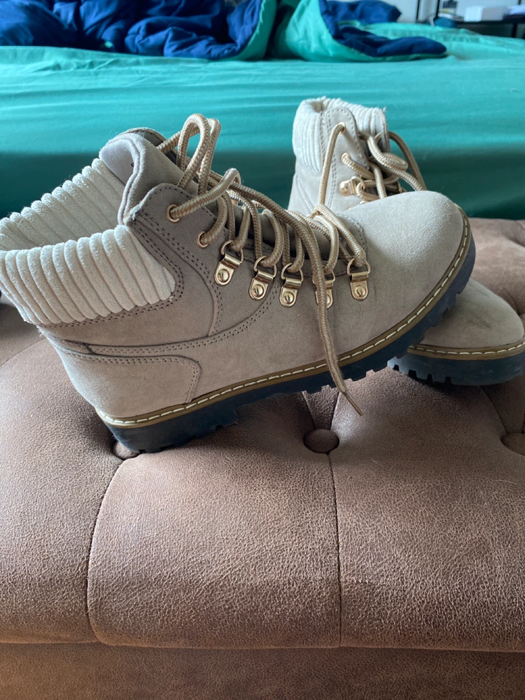 Women's Tan Lace-Up Hiking Boots - Size 6M - photo 2