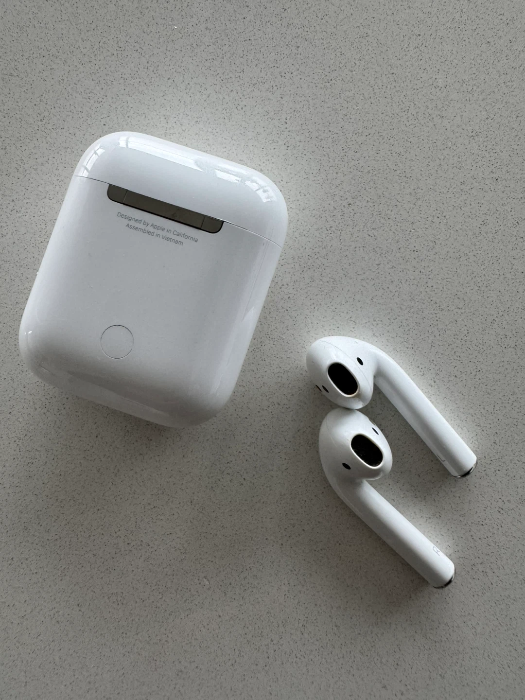 Apple AirPods (2nd generation) Wireless Earbuds - photo 2