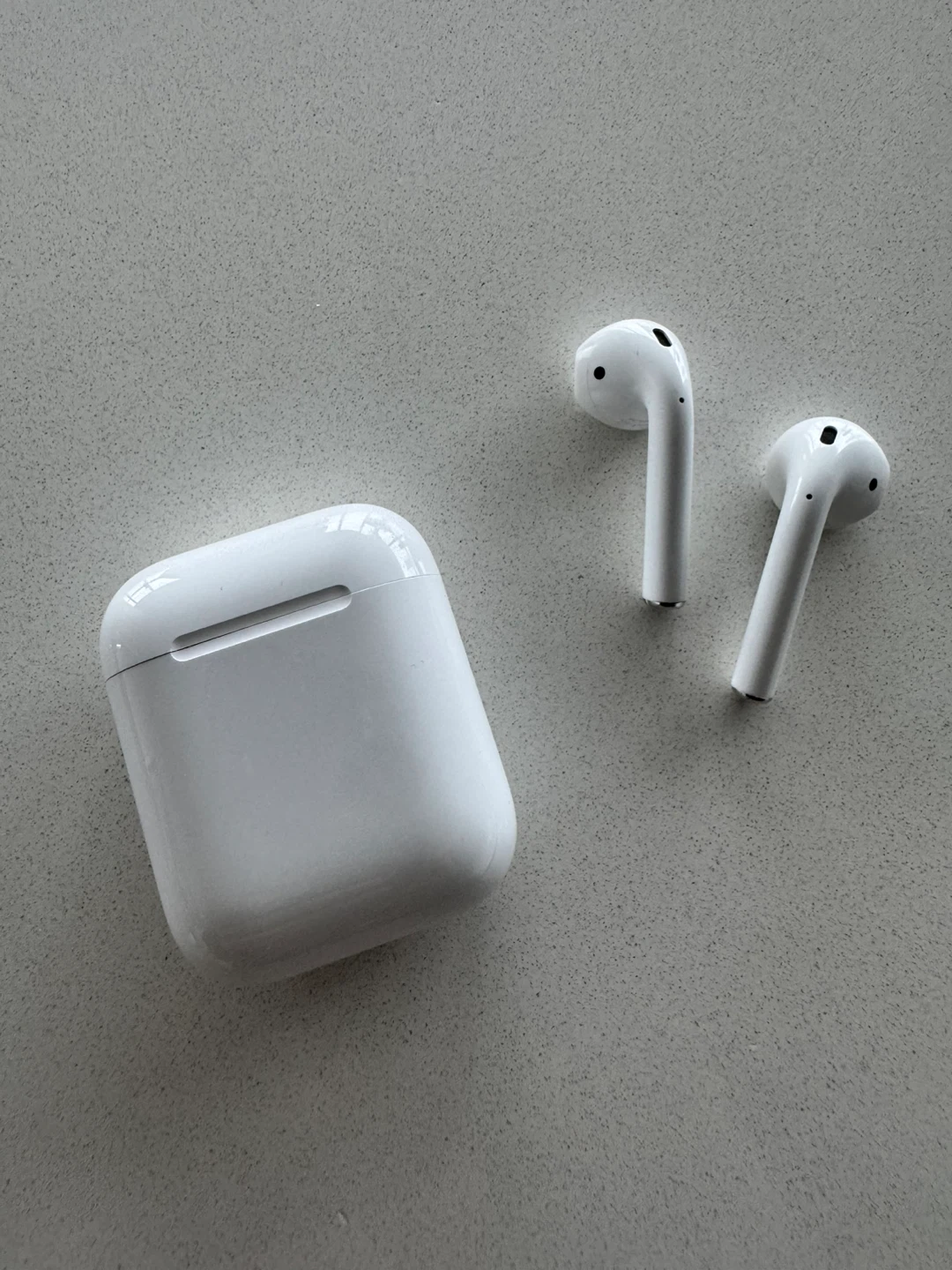 Apple AirPods (2nd generation) Wireless Earbuds